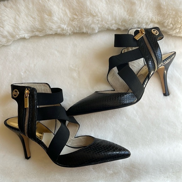 MICHAEL Michael Kors Shoes - MICHAEL Michael Kors Sexy Black Pointed Toe Pumps Size 8.5